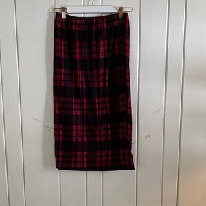 Chic Plaid Midi Skirt in Red and Black